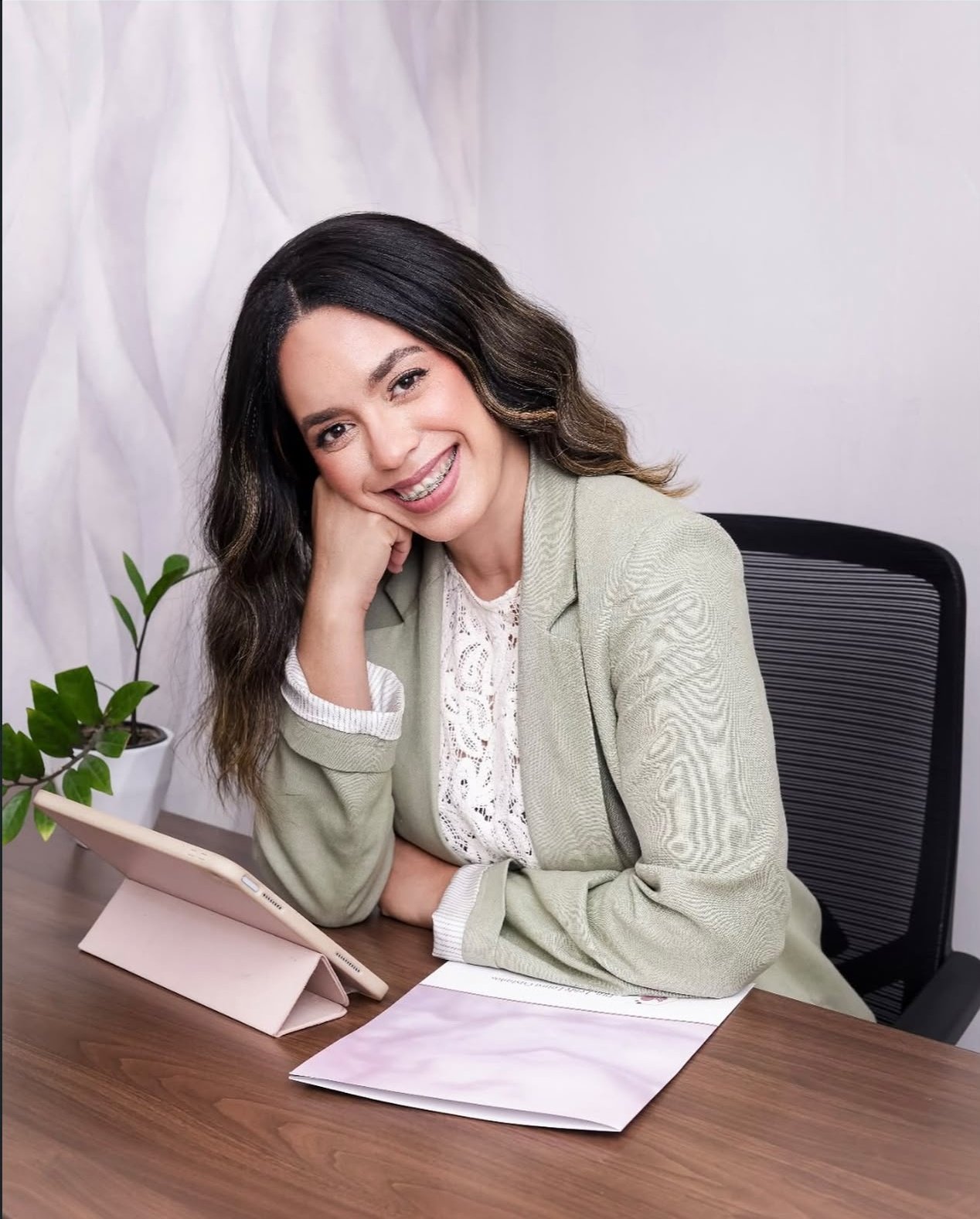 Dra. Leidy Castaños en su escritorio